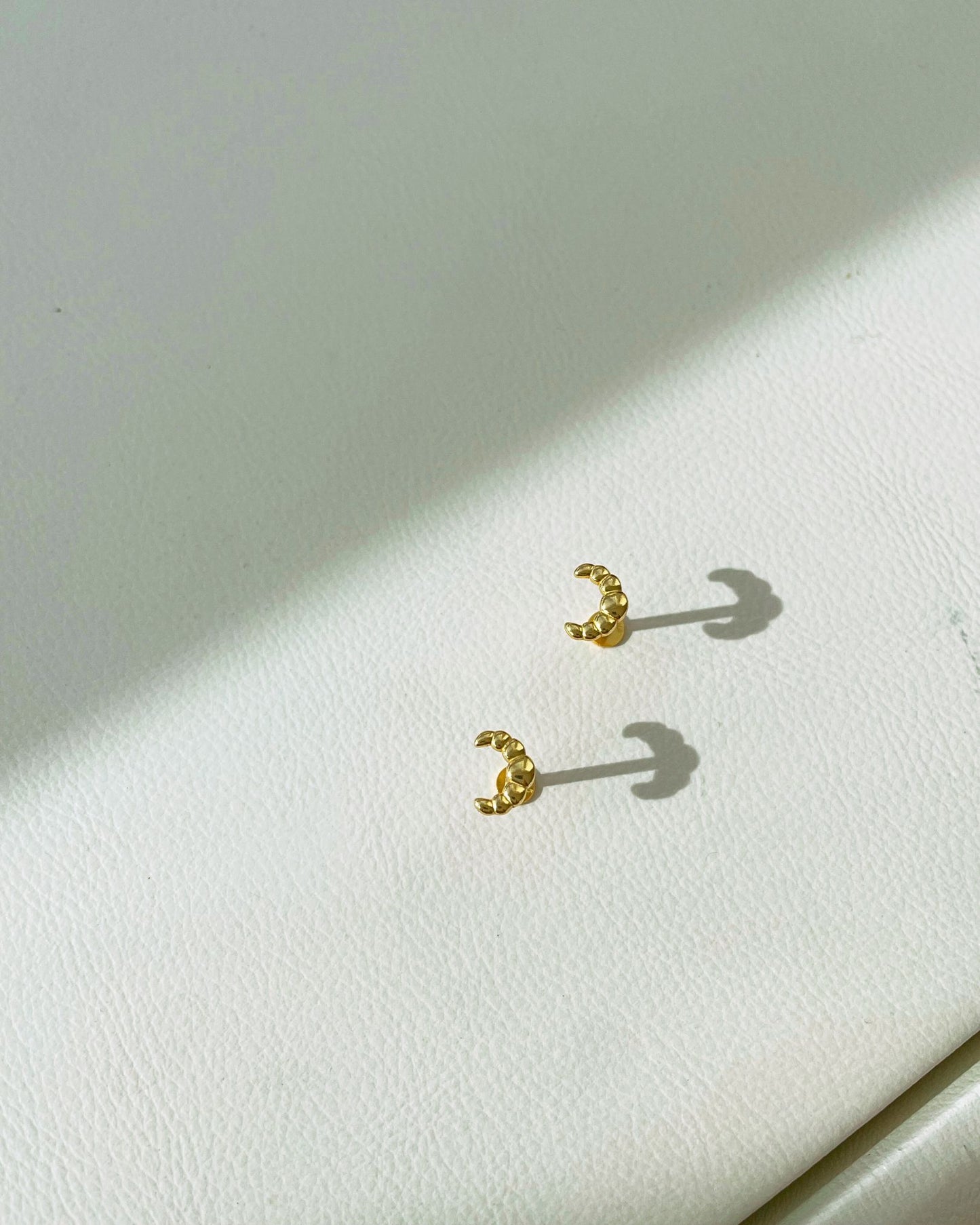 "Le Croissant" 14K Yellow Plated Cartilage Piercing Flatback Nap Earring